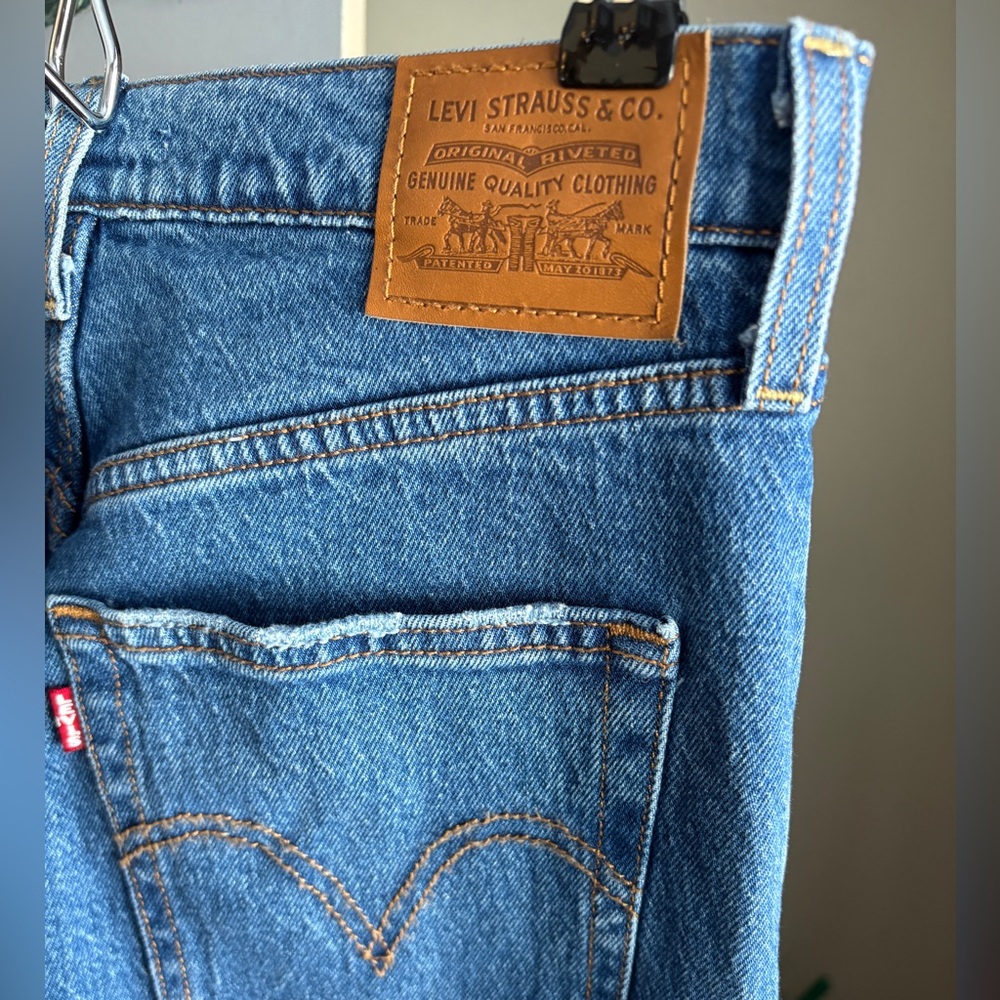 Levi's Ribcage Straight Ankle Jeans - Picture 6 of 8